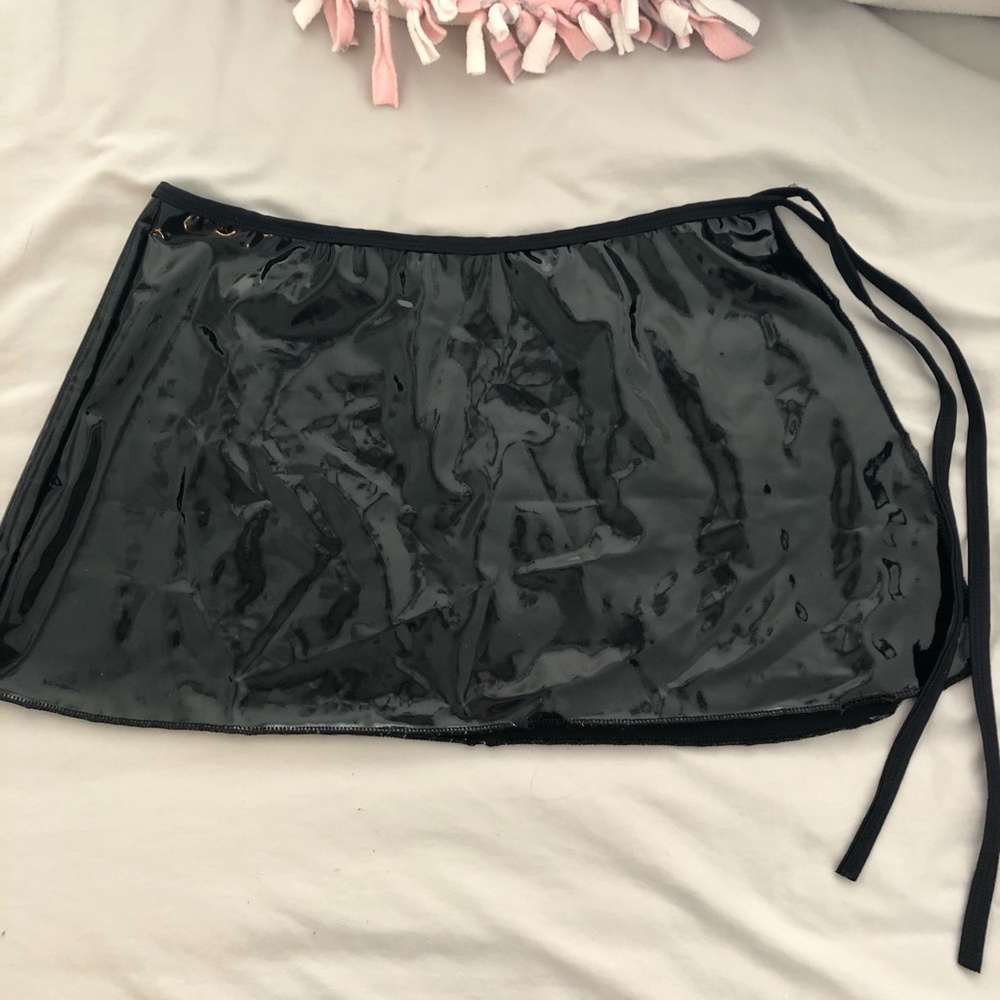 Rave with mi gente vortex wrap mini skirt latex